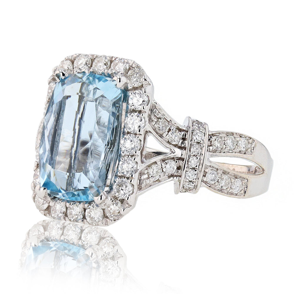 Elegant Aquamarine Diamond Ring